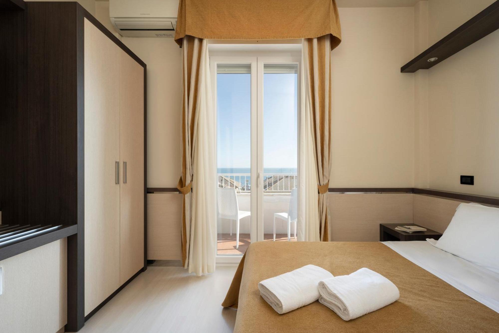 Hotel Mondial Porto Recanati Luaran gambar