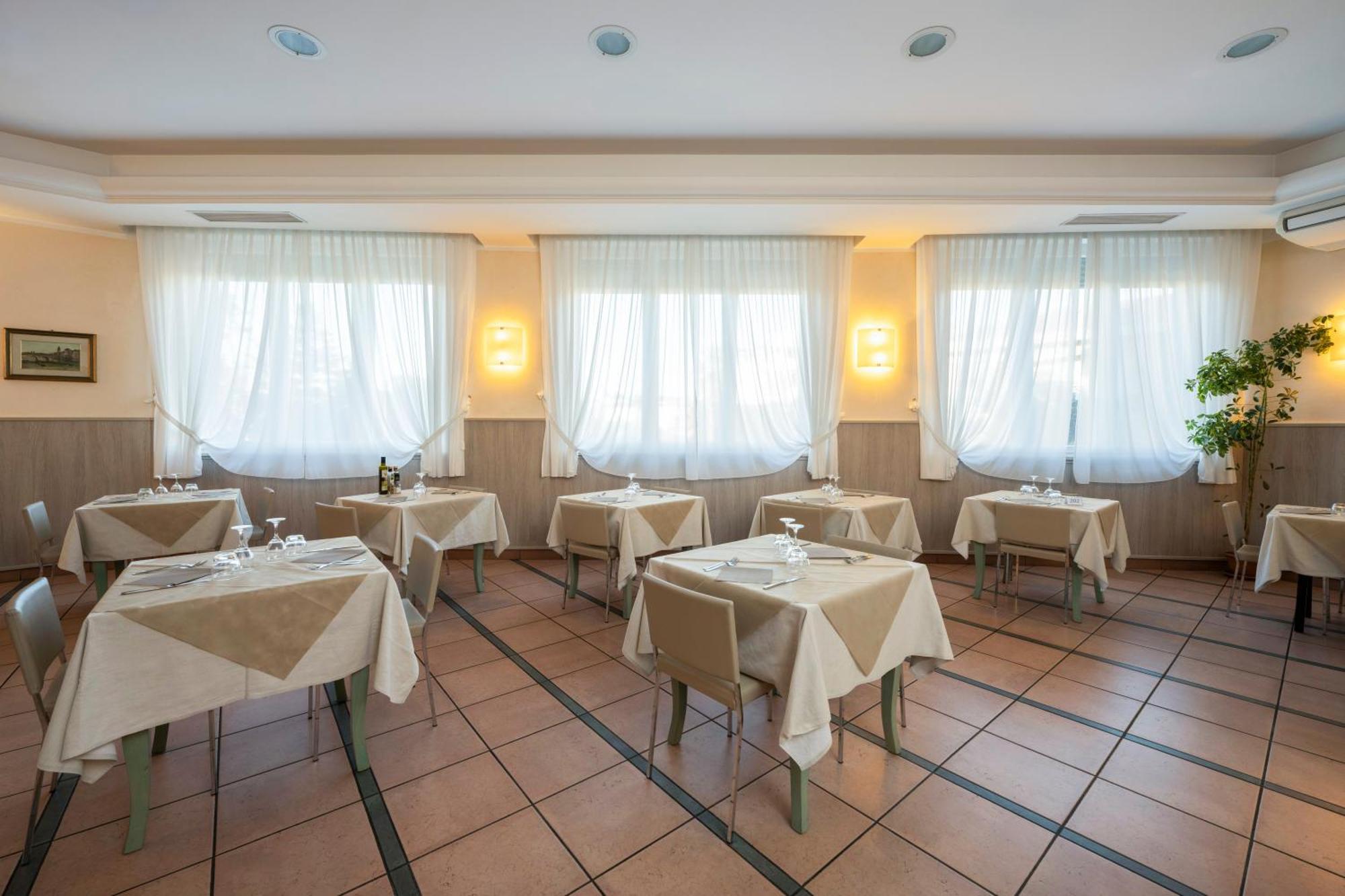Hotel Mondial Porto Recanati Luaran gambar