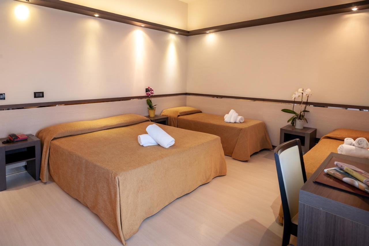 Hotel Mondial Porto Recanati Luaran gambar