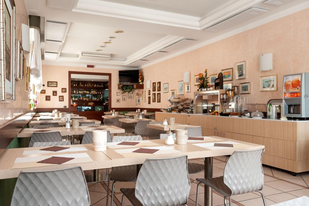 Hotel Mondial Porto Recanati Luaran gambar