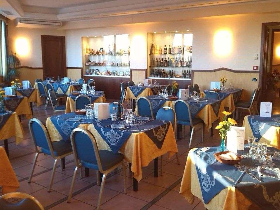 Hotel Mondial Porto Recanati Restoran gambar